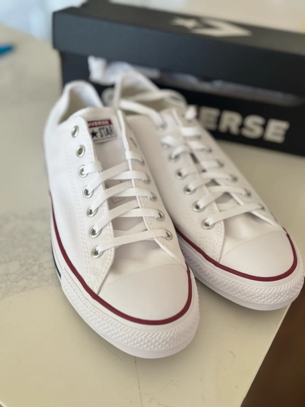 NWT Converse All Star Men's Low Top Sneakers in White with Red Stripe Size 10